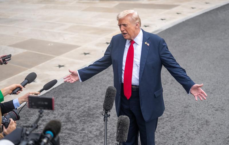 特朗普：任何靠近美國封鎖線的伊朗“快速攻擊”艇都將被消滅