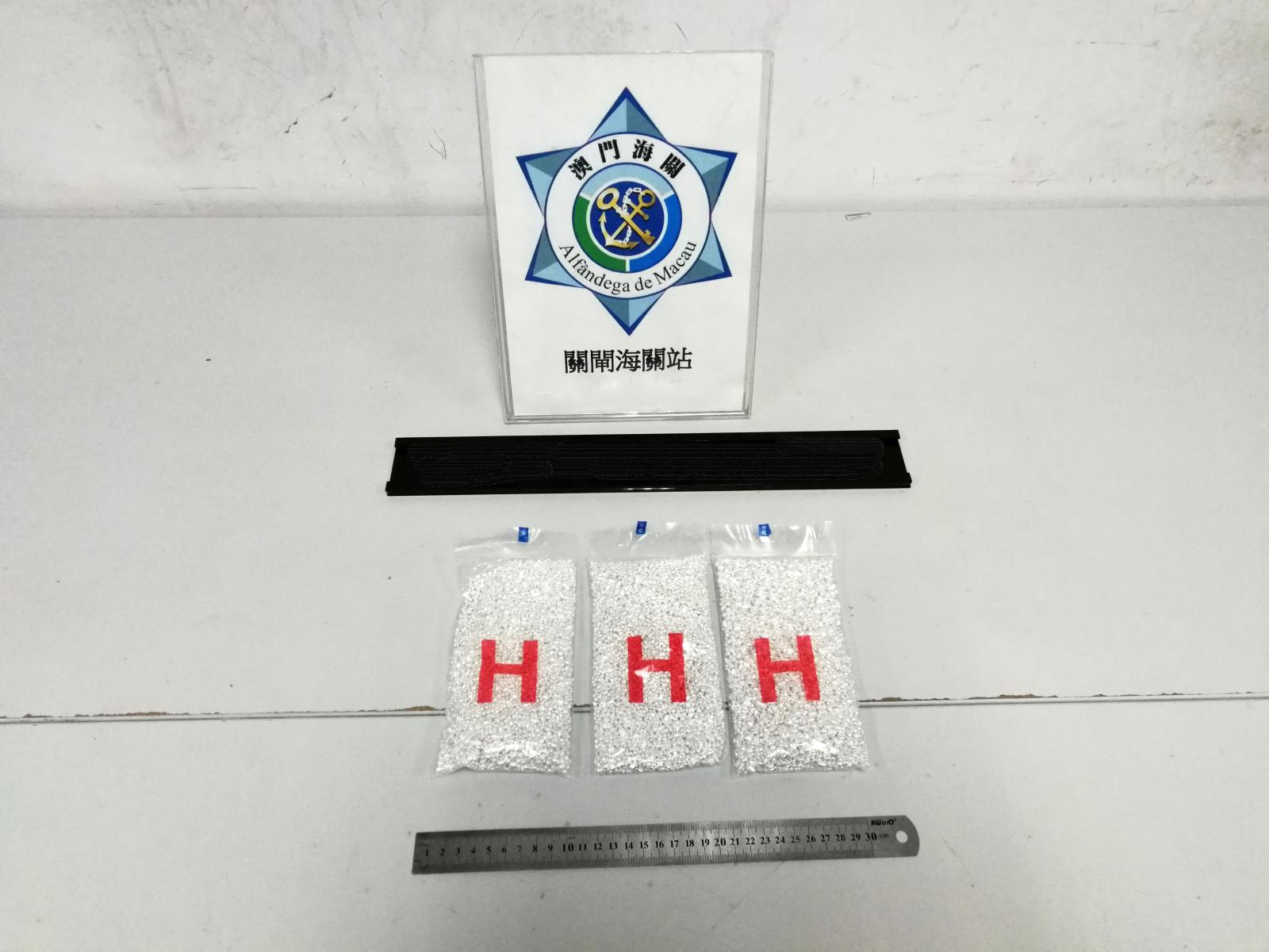 澳門海關破獲銀粒走私案 兩口岸拘42人包括5名港人