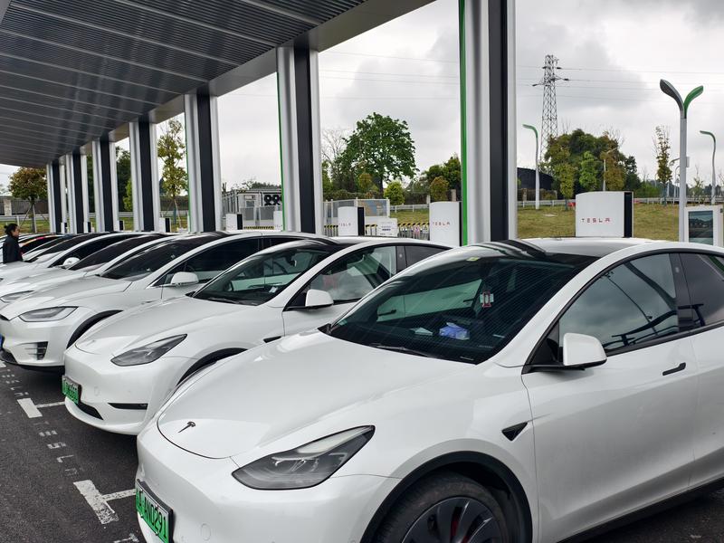 特斯拉國內規模最大高速服務區超級充電站項目上線