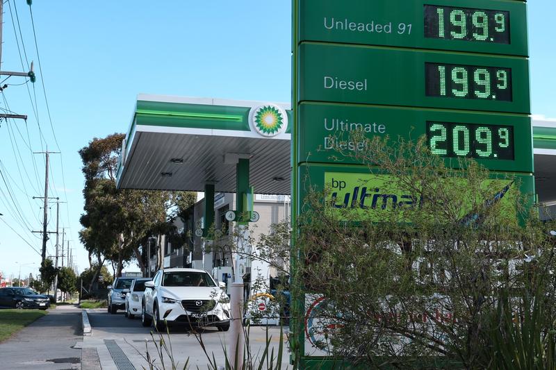 澳大利亞鄉村自駕遊高峰遭遇“油荒”
