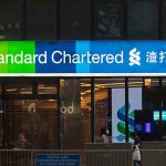 渣打銀行上調2028年回報率目標，擬在2030年前裁減15%企業職能崗位