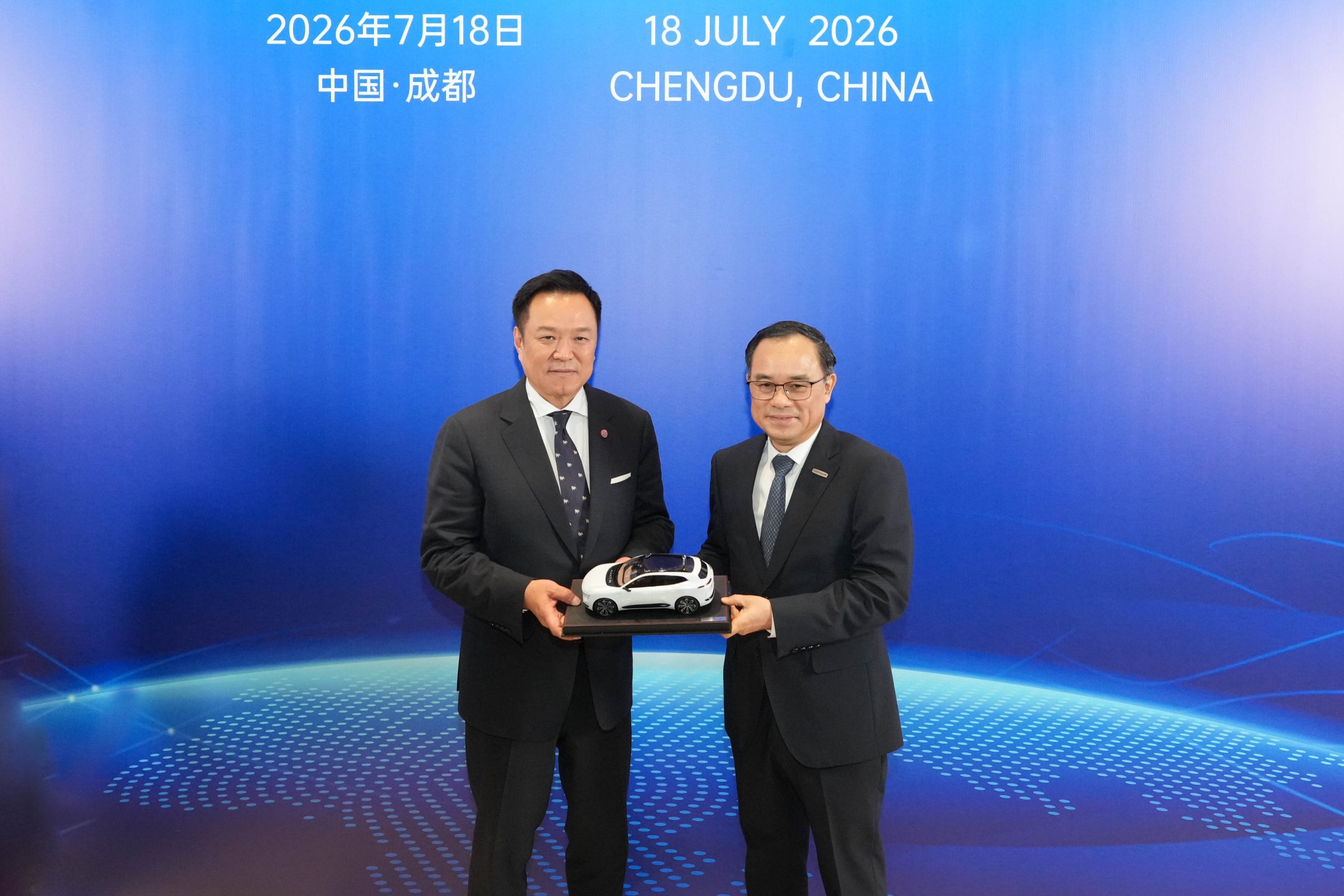Mr. Zhu Huarong, Chairman, Changan Automobile, attended both the forum and the opening ceremony and had a closed-door meeting with Thai Prime Minister